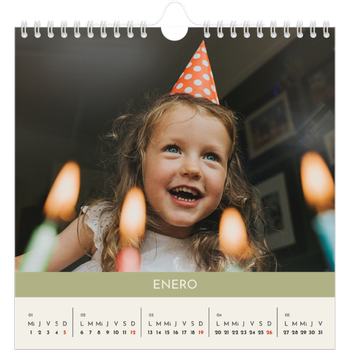 Calendario personalizado cuadrado — Capítulos pastel