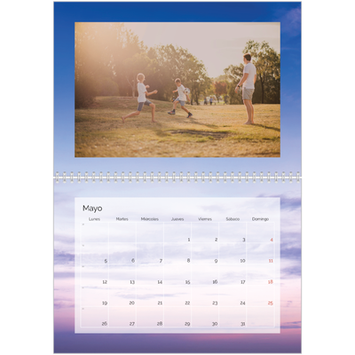 Calendario personalizado doble A4 — Paisaje de nubes [portada]