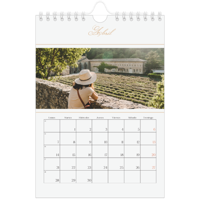Calendario personalizado A5 — Banner de texto dorado [Abril]