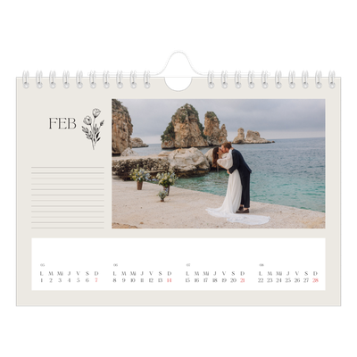 Calendario personalizado A5 — Iniciales en flor [Febrero]
