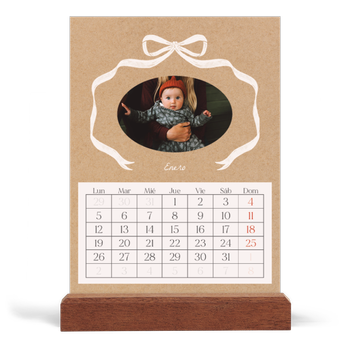 Calendario de mesa con base de madera - vertical — Papel kraft y lazo