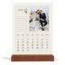 Calendario de mesa con base de madera - vertical  — Iniciales en flor [Marzo]