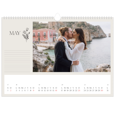 Calendario A3 horizontal — Iniciales en flor [Mayo]