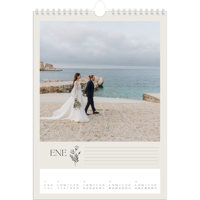 Calendario personalizado A4 — Iniciales en flor [Enero]