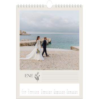 Calendario personalizado A4 — Iniciales en flor