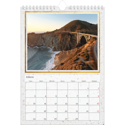 Calendario personalizado A4 — Marco de mármol dorado [Febrero]