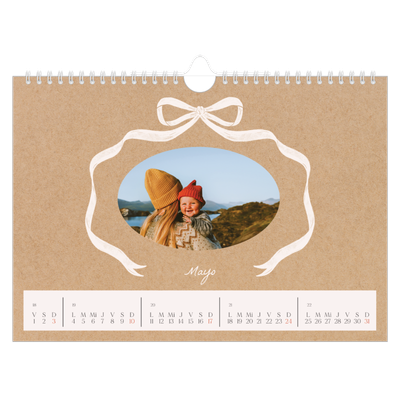 Calendario A4 horizontal — Papel kraft y lazo [portada]