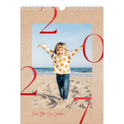 Calendario personalizado A4 — Toques de rojo [portada]