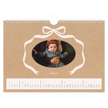 Calendario personalizado A4 horizontal  — Papel kraft y lazo