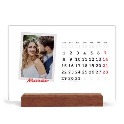 Calendario de mesa con base de madera - apaisado  — Firmado en carmín [Marzo]