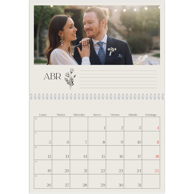 Calendario personalizado doble A4 — Iniciales en flor [Abril]