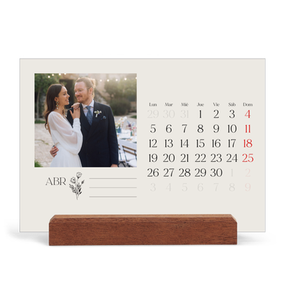 Calendario de mesa con base de madera - apaisado  — Iniciales en flor [Abril]