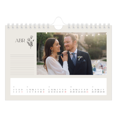 Calendario personalizado A5 — Iniciales en flor [Abril]