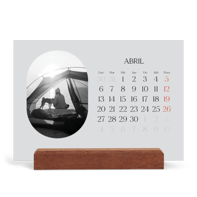Calendario de mesa con base de madera - apaisado  — Ruta de aventuras [Abril]