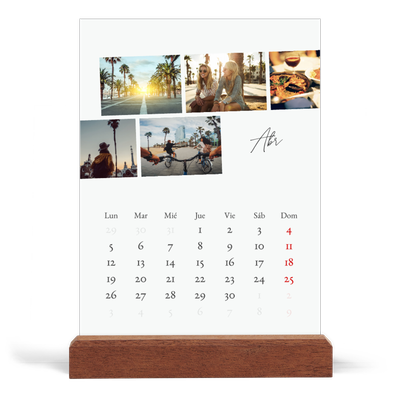 Calendario de mesa con base de madera - vertical  — Descanso de la ciudad [Abril]