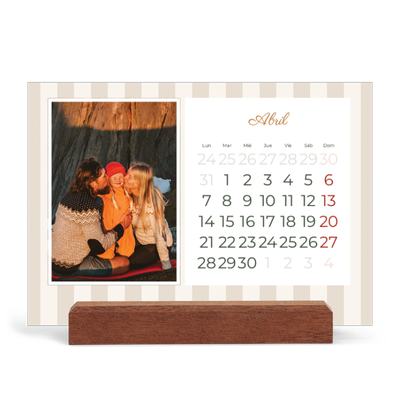 Calendario de mesa con base de madera - apaisado  — Letras y rayas [Abril]